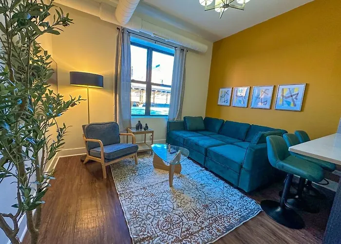Apartment Spacious 420 Friendly 3br In South Loop Near Mccormick Place, Grant Park And Soldier Field With Optional Parking *