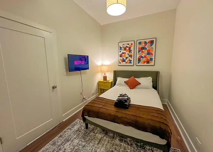 Spacious 420 Friendly 3br In South Loop Near Mccormick Place, Grant Park And Soldier Field With Optional Parking *