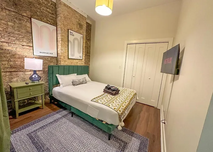 Apartment Spacious 420 Friendly 3br In South Loop Near Mccormick Place, Grant Park And Soldier Field With Optional Parking *